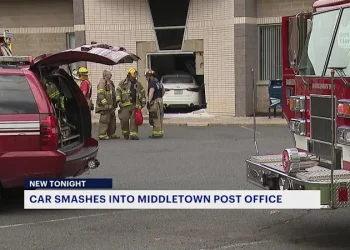 Car Crashes Into Middletown Post Office on Route 35