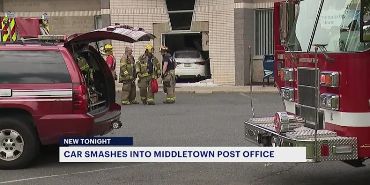 Car Crashes Into Middletown Post Office on Route 35