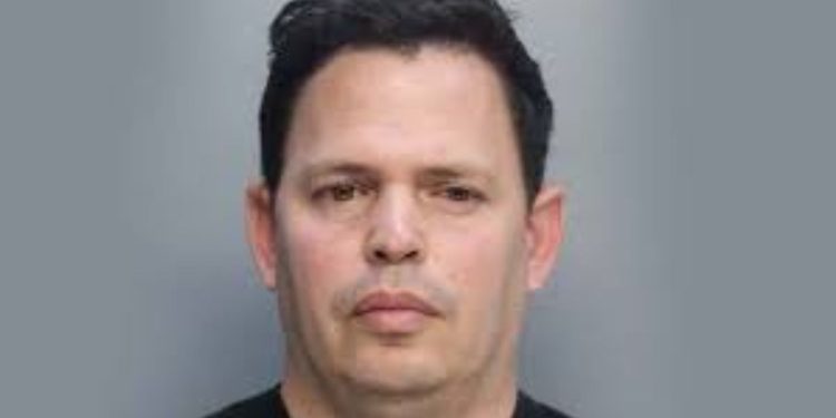 Man Uses Pen With Hidden Camera To Record Colleagues At Dolphin Mall, Police Say