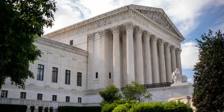 Supreme Court Allows Trump to End Protected Status for Thousands of Venezuelans